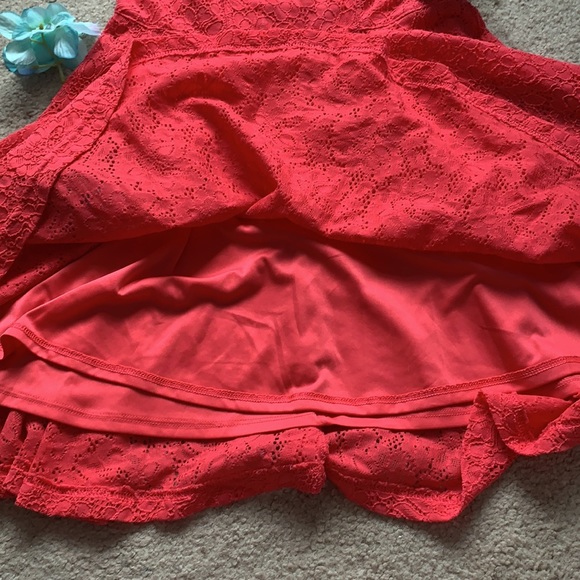 Women’s Dress - Picture 3 of 6